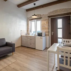 https://apartments-nesatcium-pula.in-istria.net
