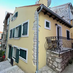 https://yellow-house-rovinj.in-istria.net