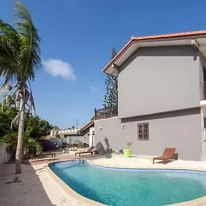 https://advantage-apartments-curacao.comcaribbean.com